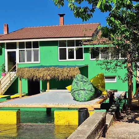 Pansiyon Bujtina Trofta Jone Shengjin (Mirdite)