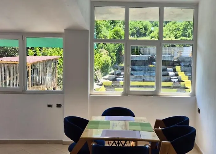 Bujtina Trofta Jone * Shengjin (Mirdite)