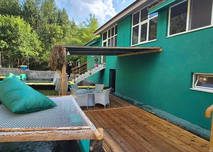 Bujtina Trofta Jone * Shengjin (Mirdite)