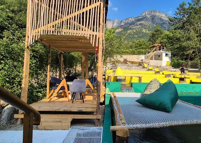 Bujtina Trofta Jone *