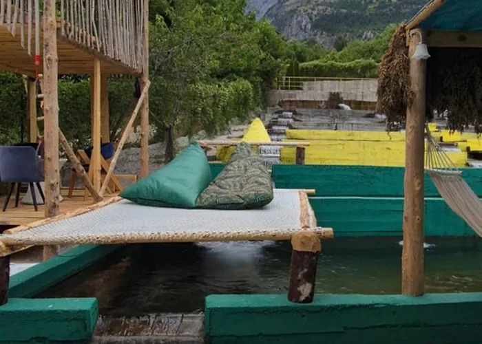 Bujtina Trofta Jone Pansiyon Shengjin (Mirdite)